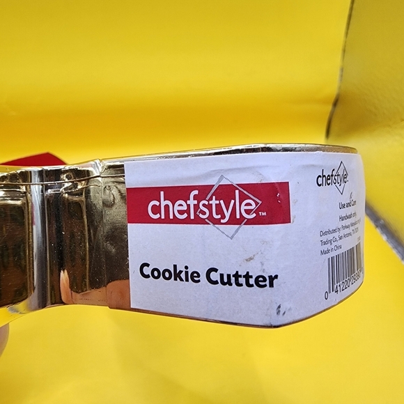 New - 2 ChefStyle Large Cookie Cutters Gold 6 Inch Gingerbread Men Metal - Picture 3 of 5